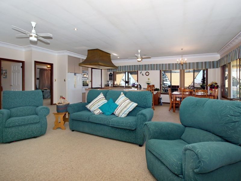 7 Vista Avenue, Rockingham WA 6168