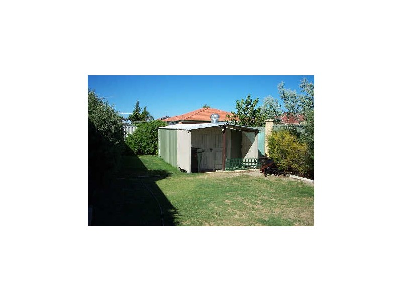 11 Thames Street, Warnbro WA 6169