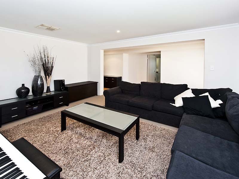 9 Gaston Road, Secret Harbour WA 6173