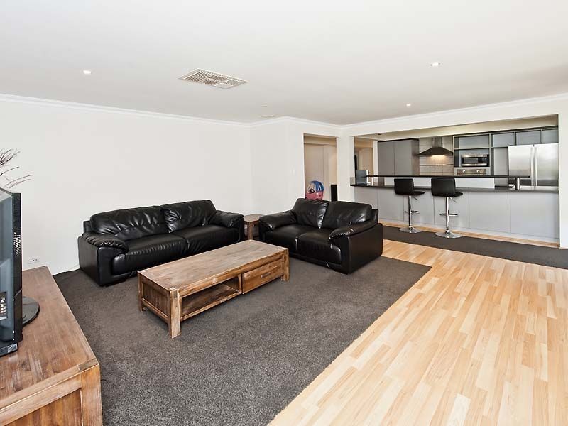 9 Gaston Road, Secret Harbour WA 6173