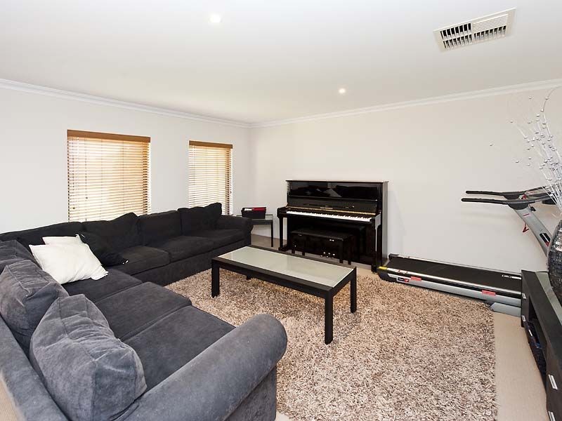 9 Gaston Road, Secret Harbour WA 6173