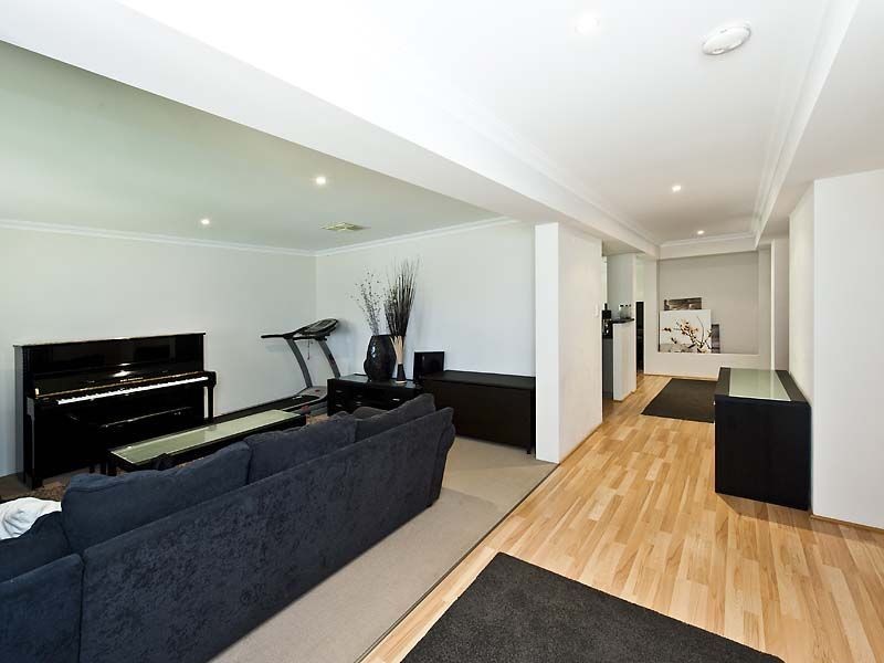 9 Gaston Road, Secret Harbour WA 6173