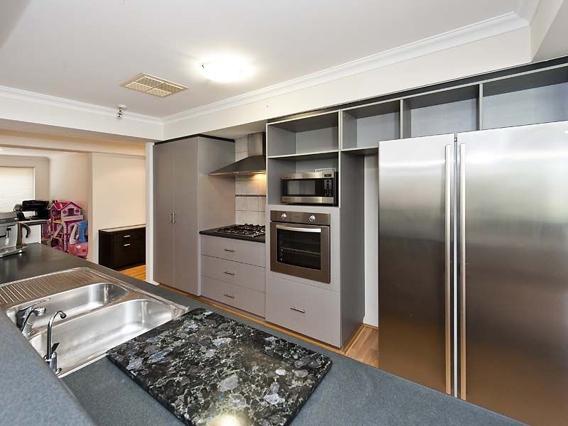 9 Gaston Road, Secret Harbour WA 6173