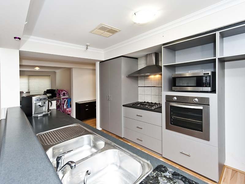 9 Gaston Road, Secret Harbour WA 6173