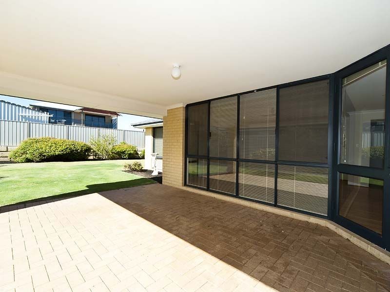 9 Gaston Road, Secret Harbour WA 6173