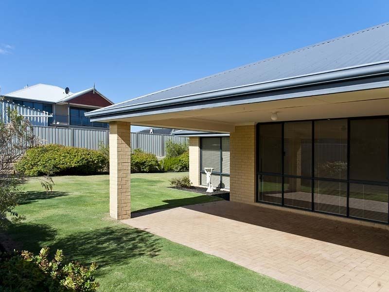 9 Gaston Road, Secret Harbour WA 6173