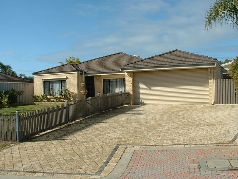 11 Flores Place, Waikiki WA 6169