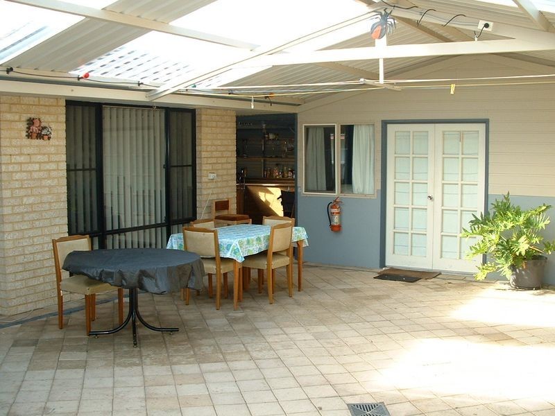 11 Flores Place, Waikiki WA 6169