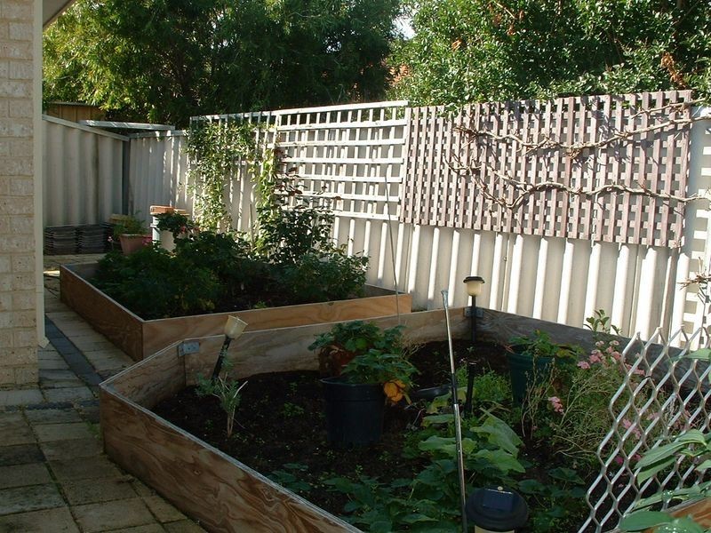 11 Flores Place, Waikiki WA 6169