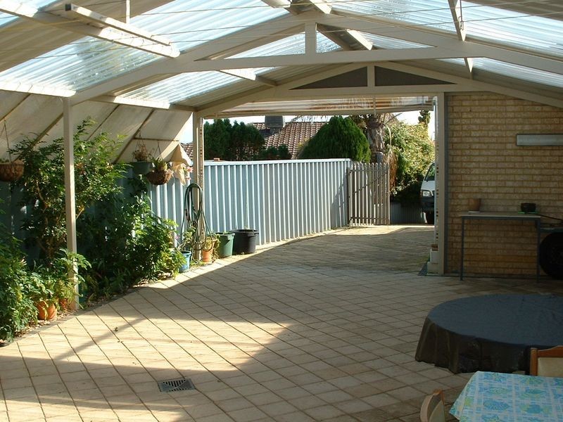 11 Flores Place, Waikiki WA 6169