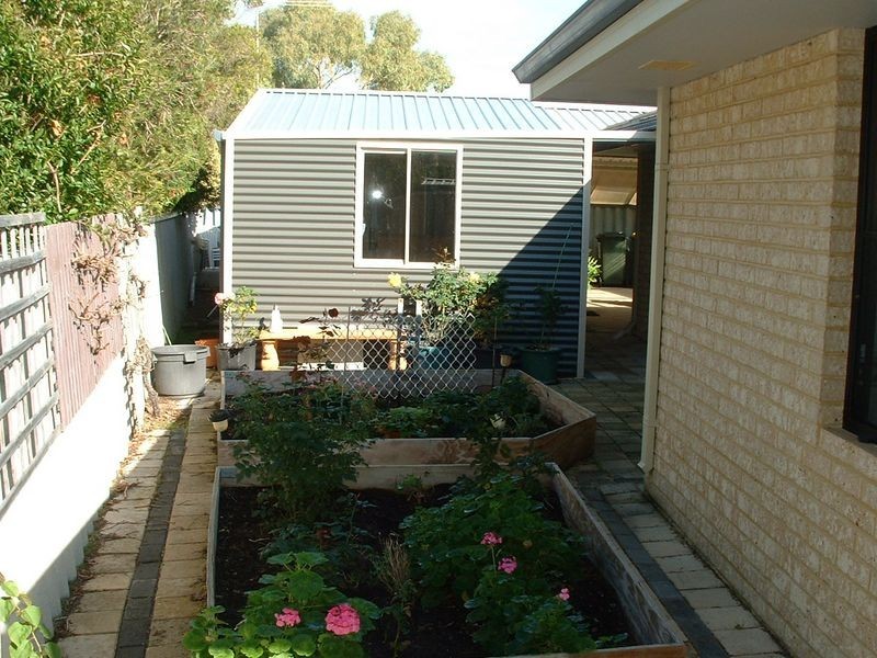 11 Flores Place, Waikiki WA 6169