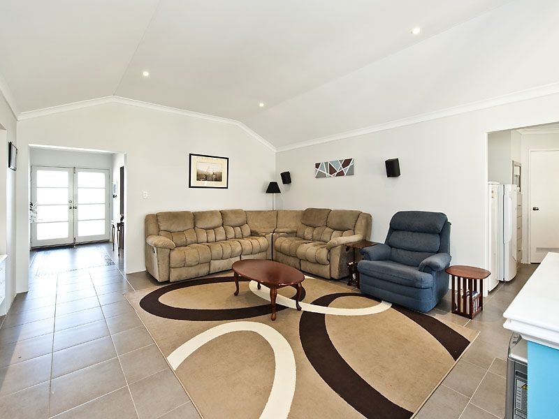 41 Pamplona Blvd, Port Kennedy WA 6172