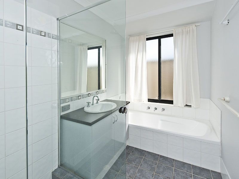 41 Pamplona Blvd, Port Kennedy WA 6172