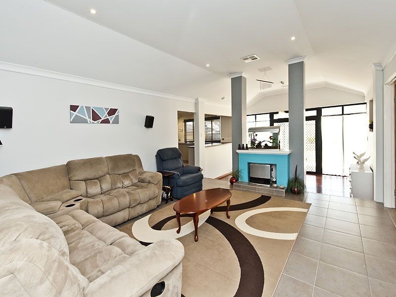 41 Pamplona Blvd, Port Kennedy WA 6172