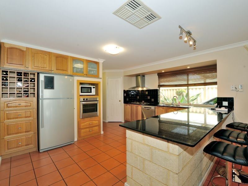 24 Virginia Place, Waikiki WA 6169