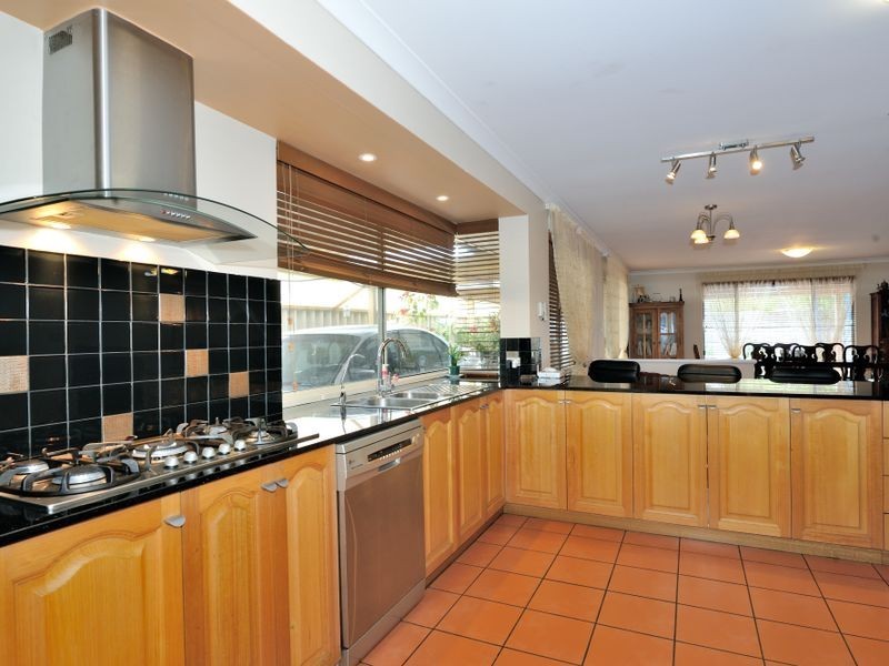 24 Virginia Place, Waikiki WA 6169