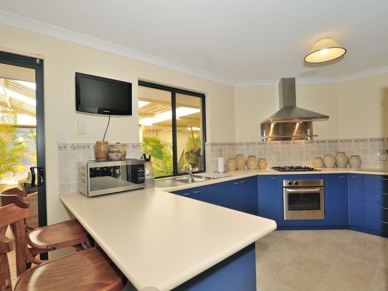 12 Nunton Place, Port Kennedy WA 6172