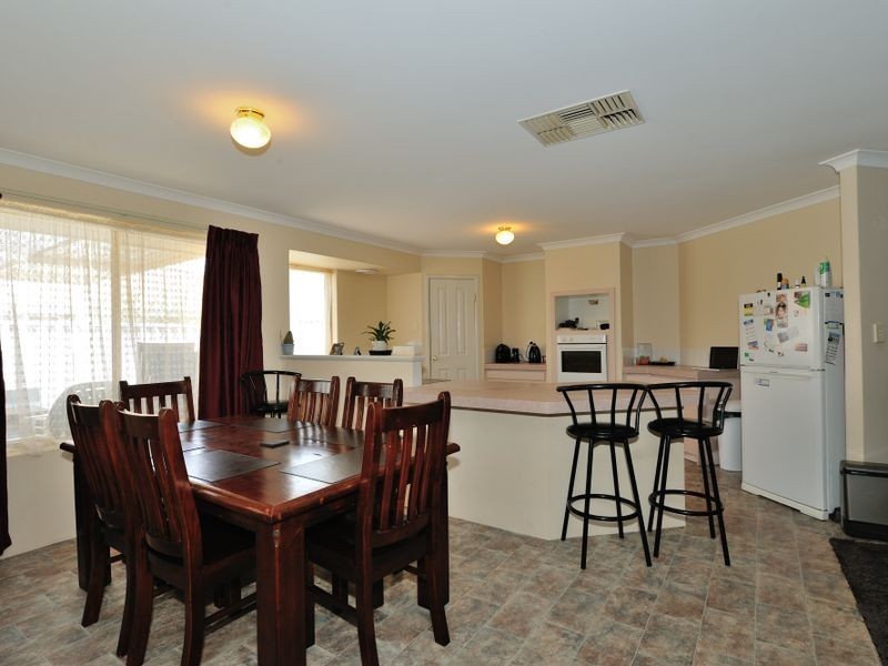 35 Camargue Green, Secret Harbour WA 6173