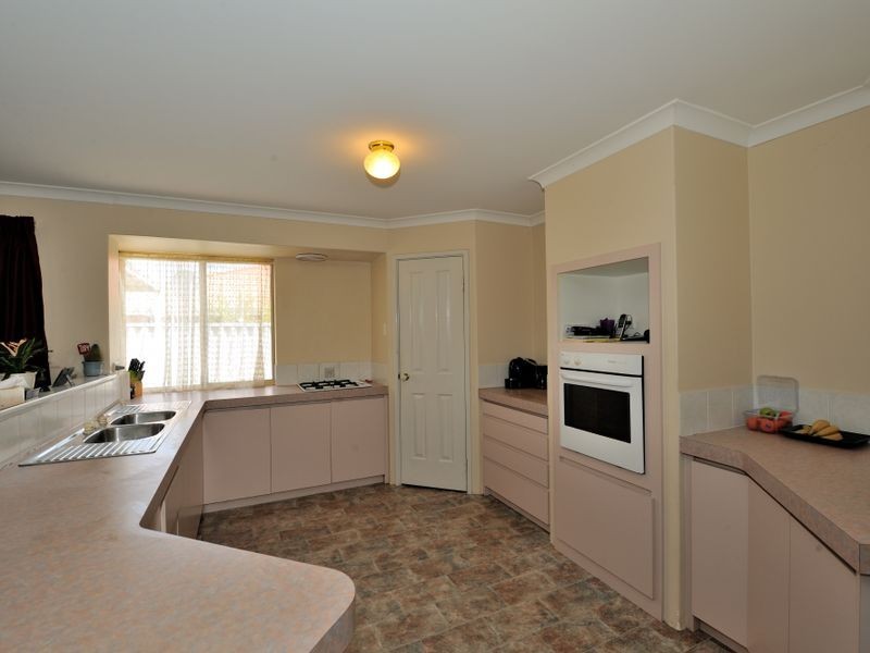 35 Camargue Green, Secret Harbour WA 6173