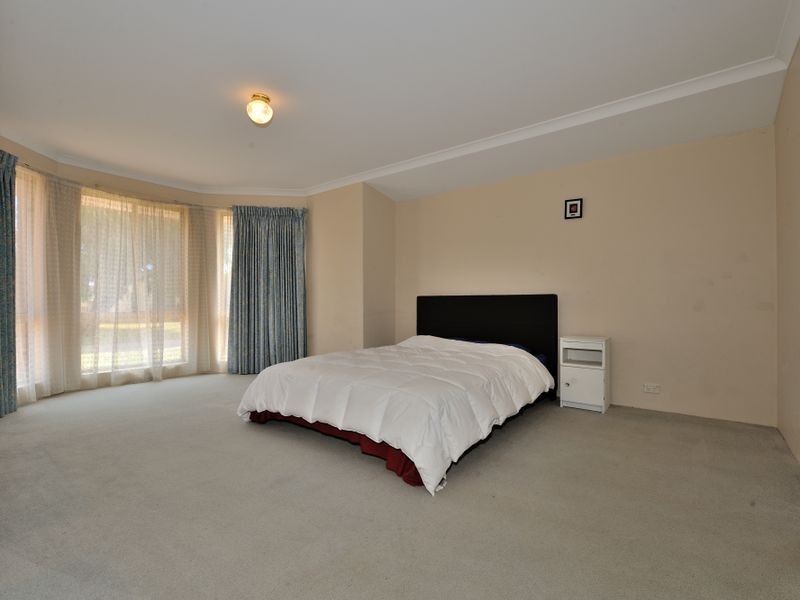 35 Camargue Green, Secret Harbour WA 6173