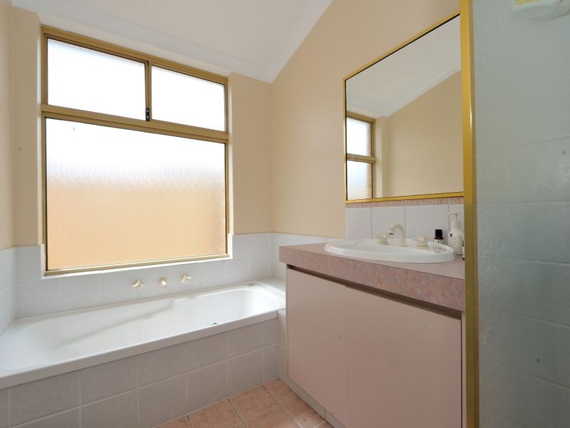 35 Camargue Green, Secret Harbour WA 6173