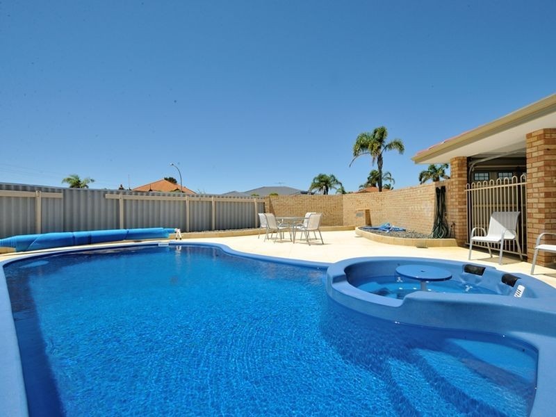 13 Cumberland Way, Waikiki WA 6169
