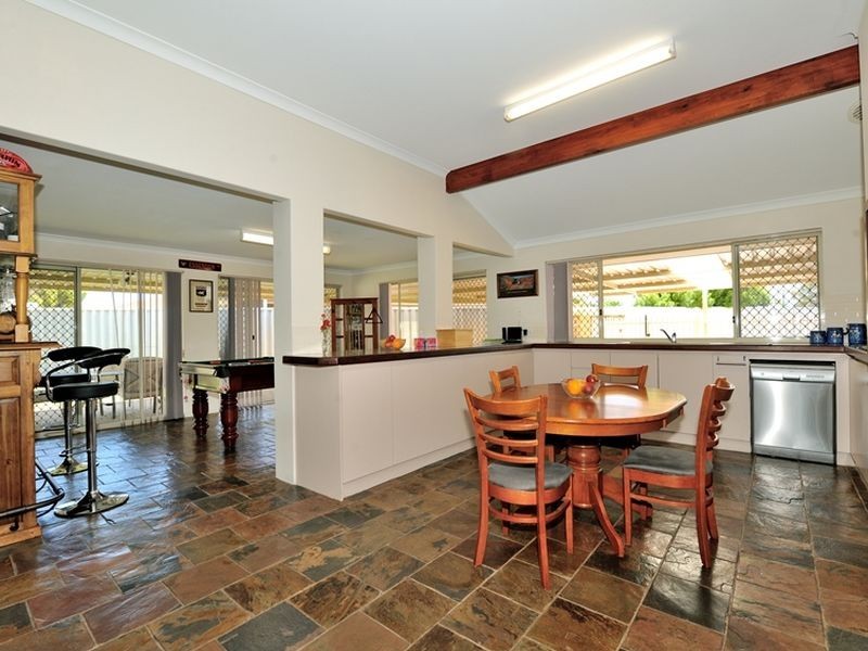 13 Cumberland Way, Waikiki WA 6169