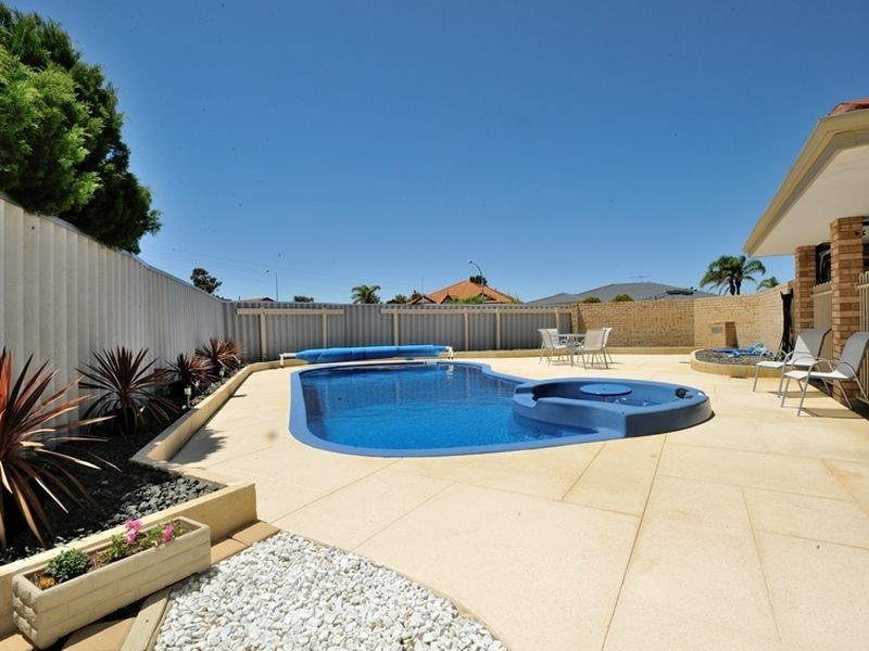 13 Cumberland Way, Waikiki WA 6169