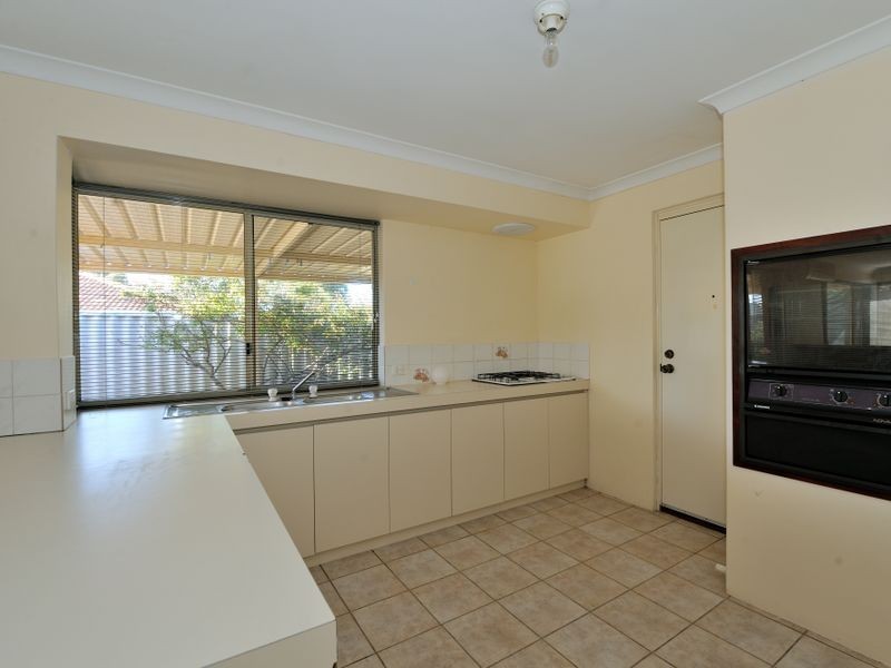 4 Oceanic Court, Port Kennedy WA 6172