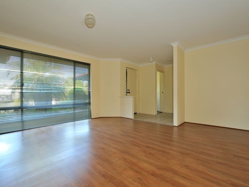 4 Oceanic Court, Port Kennedy WA 6172