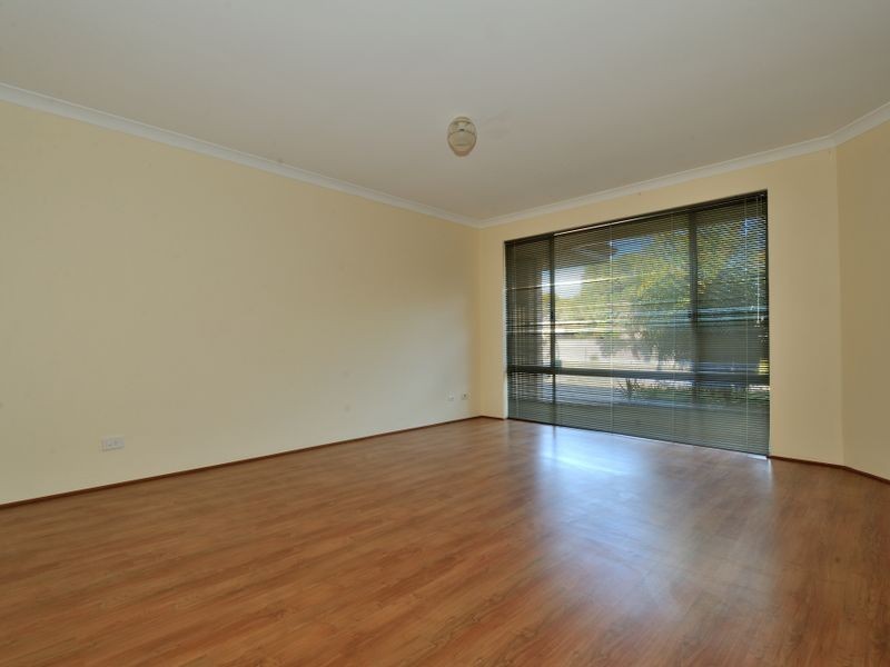 4 Oceanic Court, Port Kennedy WA 6172