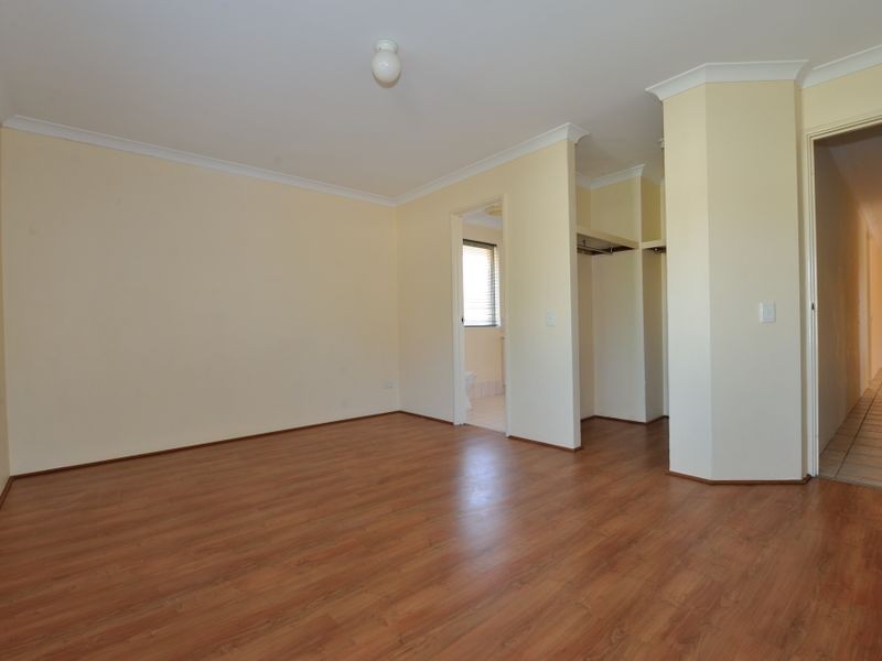 4 Oceanic Court, Port Kennedy WA 6172