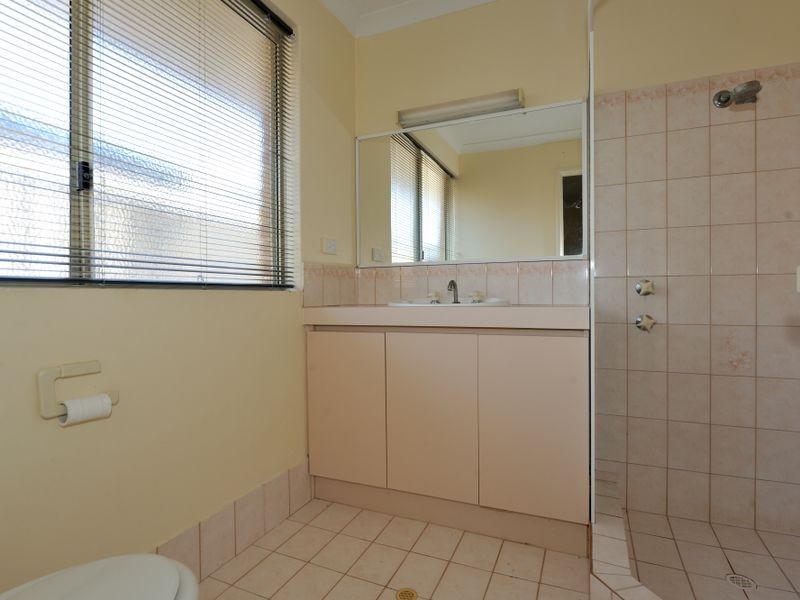 4 Oceanic Court, Port Kennedy WA 6172