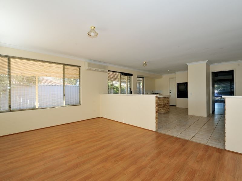 4 Oceanic Court, Port Kennedy WA 6172