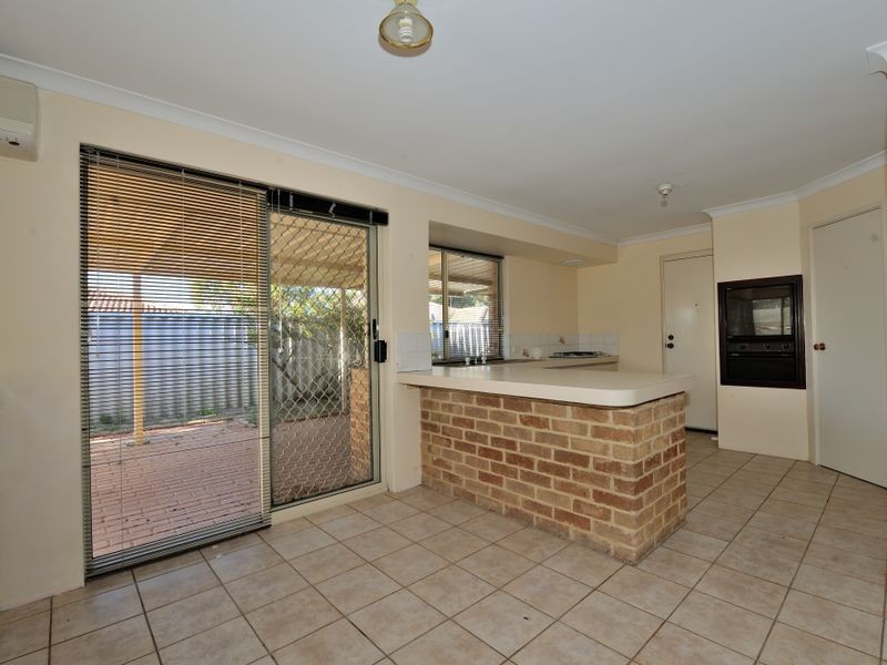 4 Oceanic Court, Port Kennedy WA 6172