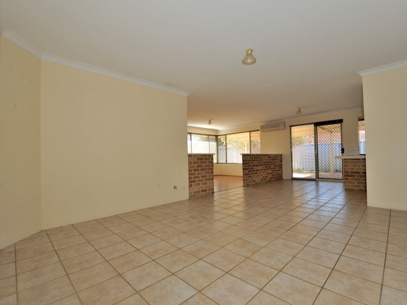 4 Oceanic Court, Port Kennedy WA 6172