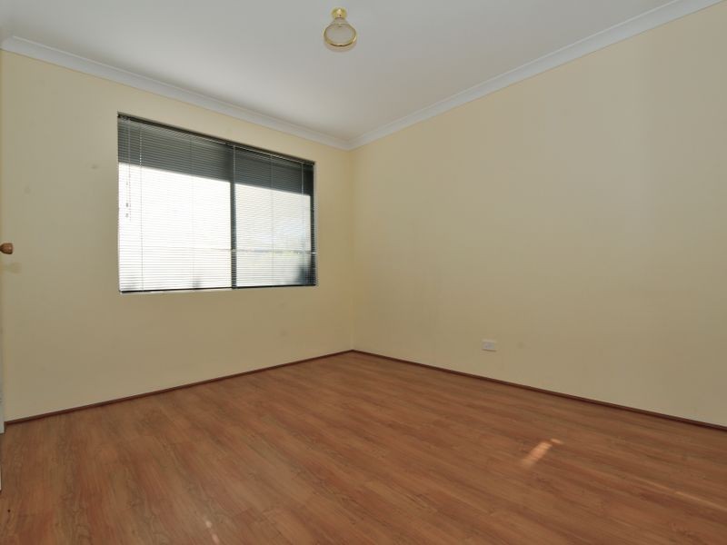 4 Oceanic Court, Port Kennedy WA 6172