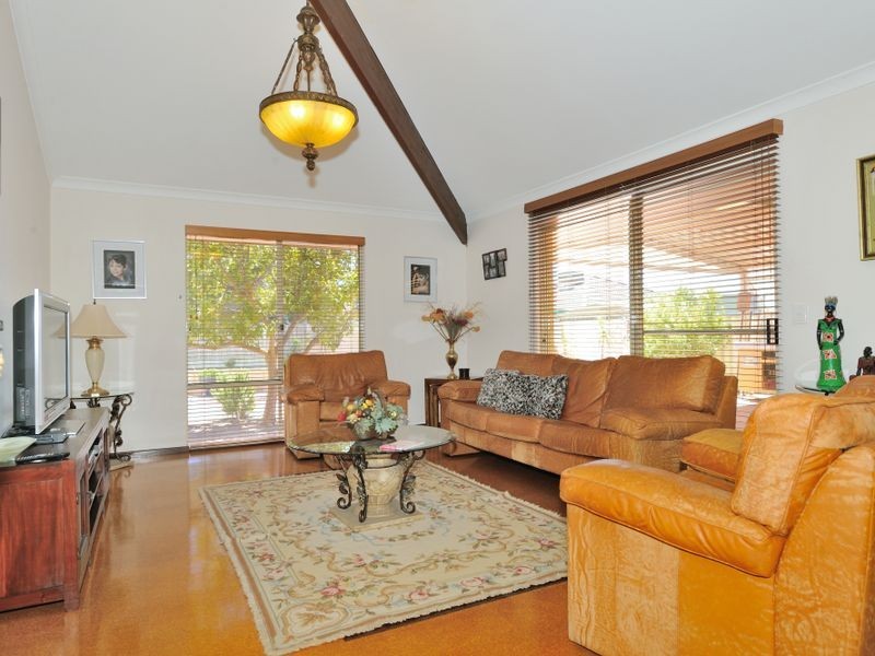 618 Safety Bay Road, Waikiki WA 6169