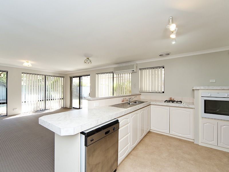 11 Thames Way, Warnbro WA 6169