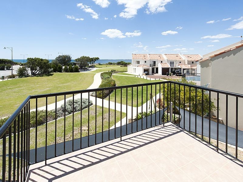 10 Bridport Point, Port Kennedy WA 6172