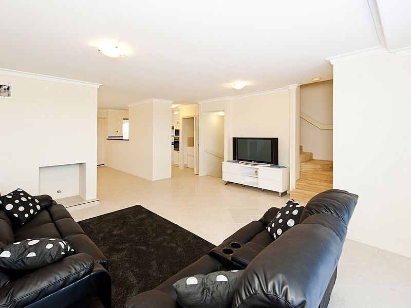 10 Bridport Point, Port Kennedy WA 6172