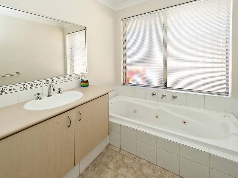 13 Waring Heights, Baldivis WA 6171