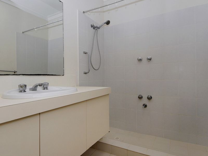 1/6 Merope Close, Rockingham WA 6168