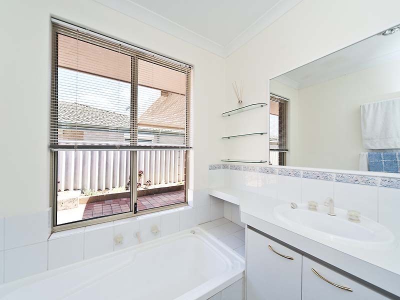 1 Sovereign Avenue, Port Kennedy WA 6172