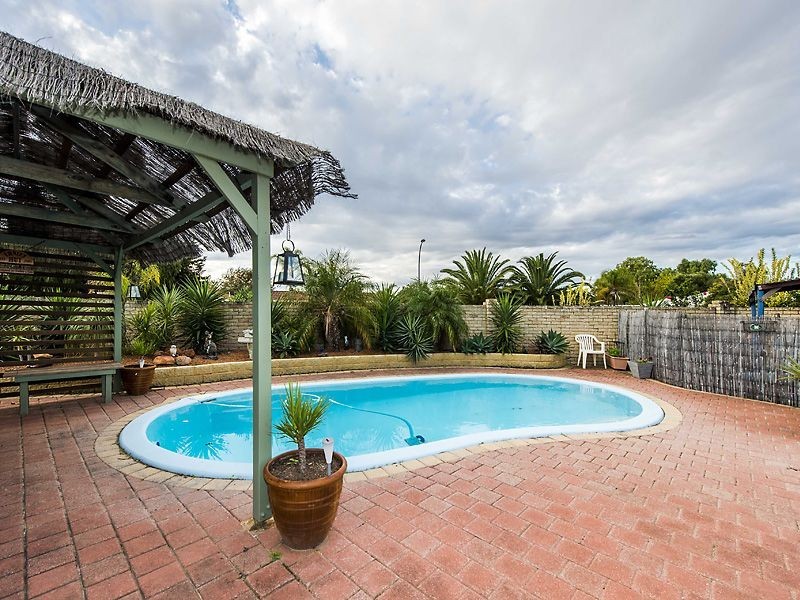 4 St Michaels Court, Cooloongup WA 6168