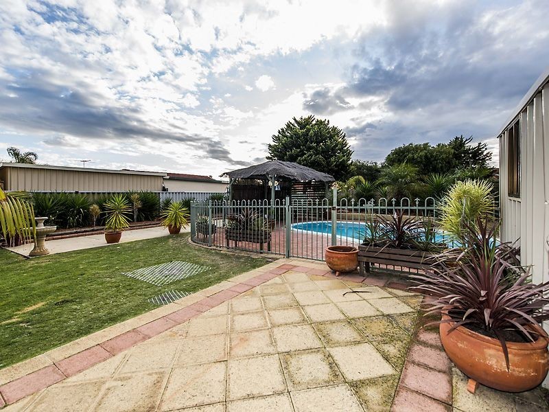 4 St Michaels Court, Cooloongup WA 6168