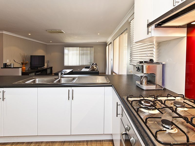 2 Enlie Lane, Warnbro WA 6169