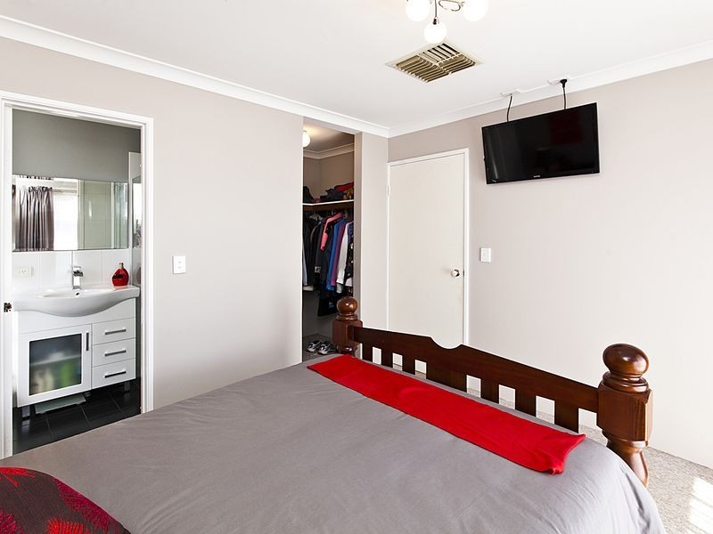 2 Enlie Lane, Warnbro WA 6169