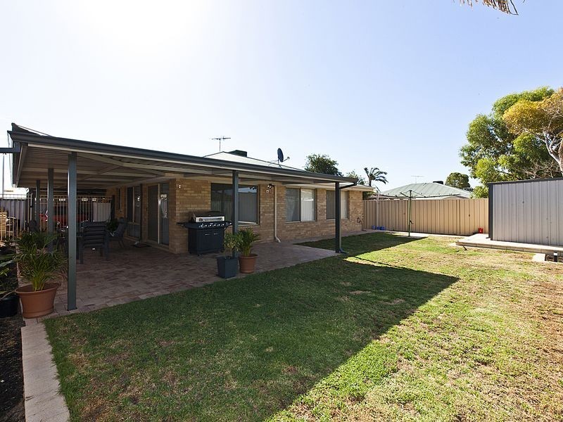 2 Enlie Lane, Warnbro WA 6169