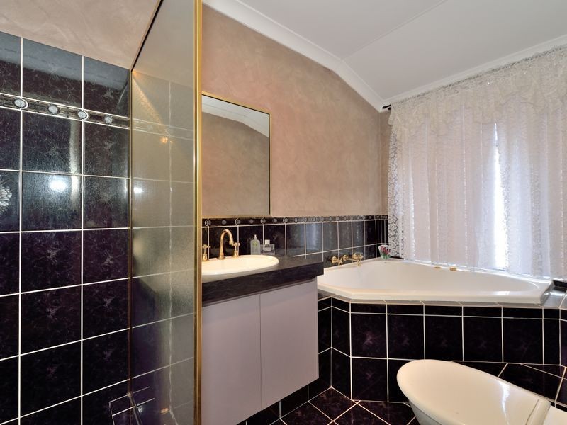 38 Zaragoza Drive, Port Kennedy WA 6172